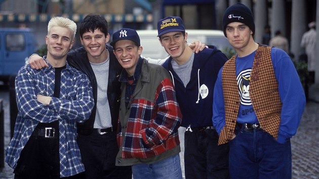 Skupina Take That v dob sv nejvt slvy v devadestch letech. Zleva: Gary Barlow, Jason Orange, Mark Owen, Howard Donald a Robbie Williams