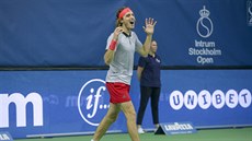 Stefanos Tsitsipas oslavuje triumf na turnaji ve Stockholmu. Stefanos Tsitsipas oslavuje triumf na turnaji ve Stockholmu.