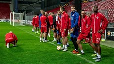 Fotbalisté Slavie při tréninku v Kodani, kde se chystají na zápas Evropské ligy. Fotbalisté Slavie při tréninku v Kodani, kde se chystají na zápas Evropské ligy.
