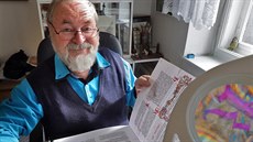 Kronikář Jindřich Turek s Kronikou města Cheb Kronikář Jindřich Turek s Kronikou města Cheb