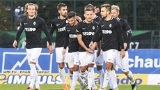 Jablonečtí fotbalisté slaví branku do sítě Příbrami. Jablonečtí fotbalisté slaví branku do sítě Příbrami.