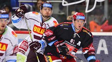 Královehradecký Daniel Rákos (vpravo) během utkání proti Spartě. Královehradecký Daniel Rákos (vpravo) během utkání proti Spartě.