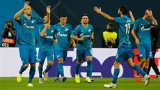 Fotbalisté Zenitu Petrohrad oslavují v Evropské lize trefu Arťoma Dzjuby... Fotbalisté Zenitu Petrohrad oslavují v Evropské lize trefu Arťoma Dzjuby...