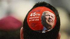 V Pittsburghu uctili oběti střelby v synagoze. (28. října 2018) V Pittsburghu uctili oběti střelby v synagoze. (28. října 2018)