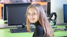 Na kempu v Řecku si Natálie Kurážová zkusila i programovat mikropočítač... Na kempu v Řecku si Natálie Kurážová zkusila i programovat mikropočítač...