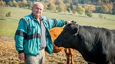 Lubomír Kloiber bojuje proti městské vyhlášce. Ve Valtínově chová 24 krav... Lubomír Kloiber bojuje proti městské vyhlášce. Ve Valtínově chová 24 krav...