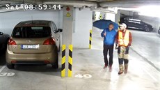 Muži ukradli z domu v Praze 9 kola, maskovali se deštníky Muži ukradli z domu v Praze 9 kola, maskovali se deštníky
