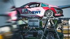 Nakládání 28 automobilů Porsche 911 GT3 Cup do letadla Boeing 747-400 F Nakládání 28 automobilů Porsche 911 GT3 Cup do letadla Boeing 747-400 F