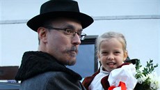 Pojedeš se mnou do Prahy? ptal se Masaryk (hrál jej historik Stanislav Mikule)... Pojedeš se mnou do Prahy? ptal se Masaryk (hrál jej historik Stanislav Mikule)...
