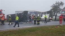 Nehoda autobusu a kamionu u Vysokých Studnic na Jihlavsku. Nehoda autobusu a kamionu u Vysokých Studnic na Jihlavsku.