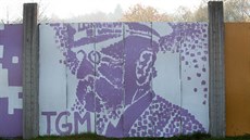 Nádražní zeď ve Valašských Kloboukách zdobí graffiti zachycující téma... Nádražní zeď ve Valašských Kloboukách zdobí graffiti zachycující téma...