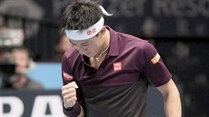 Japonský tenista Kei Nišikori v duelu s Dominicem Thiemem z Rakouska. Japonský tenista Kei Nišikori v duelu s Dominicem Thiemem z Rakouska.