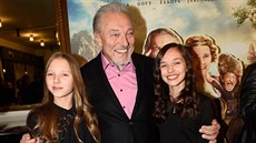 Karel Gott s dcerami Charlotte Ellou a Nelly Sofií na premiée pohádky Kdy...