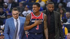 Bradley Beal z Washingtonu se v zápase s Golden State zranil a odchází do aten.