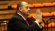 Nymburský trenér Dan Kurucz Nymburský trenér Dan Kurucz