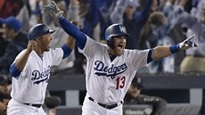 Max Muncy z Los Angeles Dodgers slaví vítězný homerun v nastavení proti Bostonu Max Muncy z Los Angeles Dodgers slaví vítězný homerun v nastavení proti Bostonu