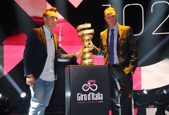 Elia Viviani (vlevo) a Chris Froome byli hosty prezentace programu Gira 2019.