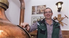 Ivan Hojdar se s rodinou přestěhoval z Prahy na Šumavu. Ve Vimperku obnovil... Ivan Hojdar se s rodinou přestěhoval z Prahy na Šumavu. Ve Vimperku obnovil...