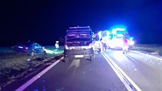 U obce Trnové Pole na Znojemsku vrazilo auto do policejního vozu, který stál na... U obce Trnové Pole na Znojemsku vrazilo auto do policejního vozu, který stál na...