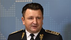 Policejní prezident Tomáš Tuhý předal ministrovi vnitra Janu Hamáčkovi žádost o... Policejní prezident Tomáš Tuhý předal ministrovi vnitra Janu Hamáčkovi žádost o...