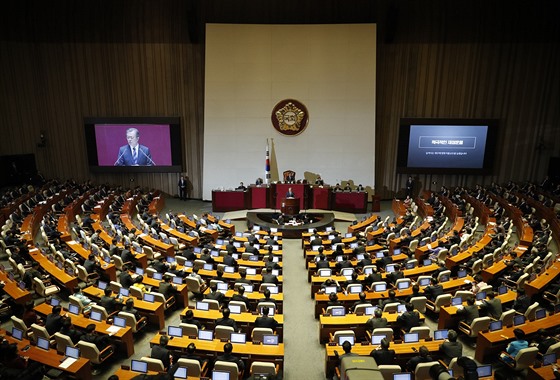 Jihokorejský prezident Mun e-In promlouvá k parlamentu