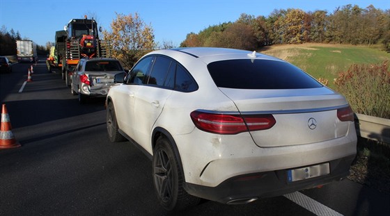 idi mercedesu na dálnici nedobrzdil a narazil do fabie zpomalující kvli...