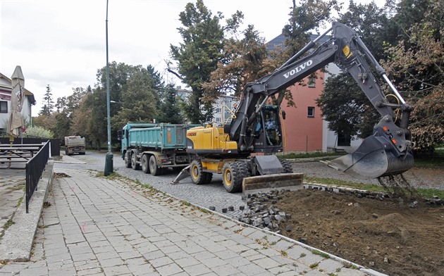 Práce na výmn povrchu zaaly koncem záí. Tehdy se jet oekávalo, e bude...