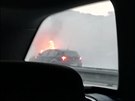 Hořící vozidlo před Hl.nádražím v Praze. Doprava směr Václavské náměstí v době incidentu byla zastavena. 16.30h Hořící vozidlo před Hl.nádražím v Praze. Doprava směr Václavské náměstí v době incidentu byla zastavena. 16.30h