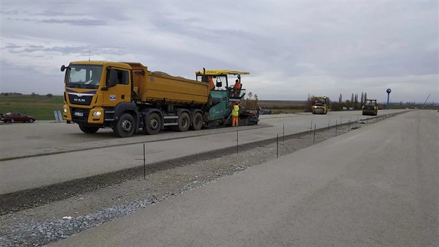 Mezi Bošilcem a Ševětínem roste další úsek dálnice D3. Řidiči tudy mají jet od... Mezi Bošilcem a Ševětínem roste další úsek dálnice D3. Řidiči tudy mají jet od...