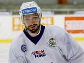 Americk obrnce Nick Schaus v dresu Komety Brno.