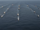 Formace 24 plavidel NATO na závěr cvičení Trident Juncture v Norsku Formace 24 plavidel NATO na závěr cvičení Trident Juncture v Norsku