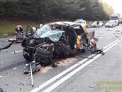 Při nehodě dvou osobních aut u Číhaně na Klatovsku zemřeli dva lidé. Další tři... Při nehodě dvou osobních aut u Číhaně na Klatovsku zemřeli dva lidé. Další tři...