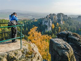 Janova vyhlídka nabízí pkné výhledy na Kozákovský hbet a do oblasti skal...