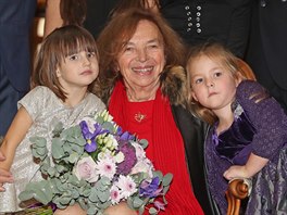 Livia Klausová se svými vnukami Veronikou a Elikou (3. listopadu 2018)