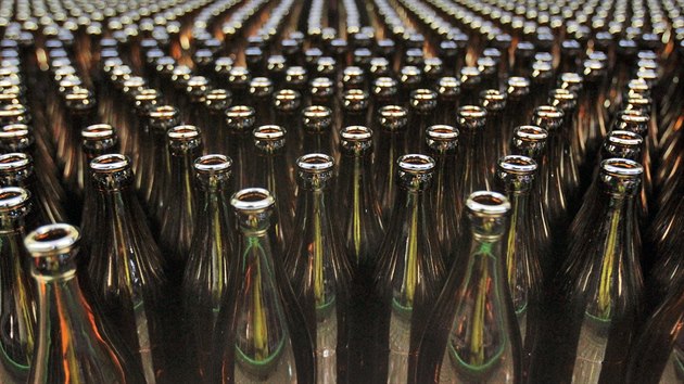 Ve sklrn spolenosti O-I Manufacturing Czech Republic v Novm Sedle na Sokolovsku vznikaj lahve pro cel svt.