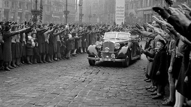 Hajlujc davy zdrav skho protektora Konstantina von Neuratha v Brn (15. listopadu 1939)