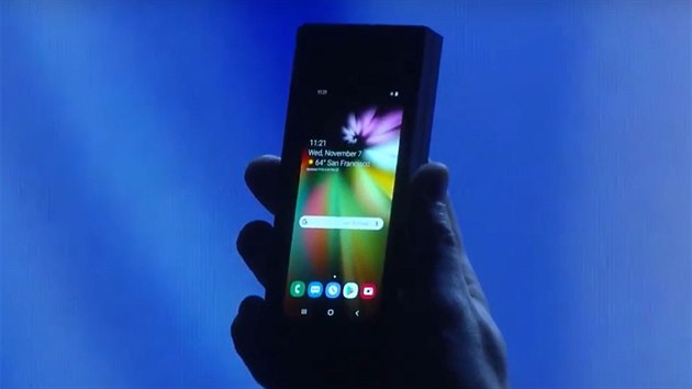 Samsung pedstavil prototyp skldacho smartphonu s ohebnm displejem.