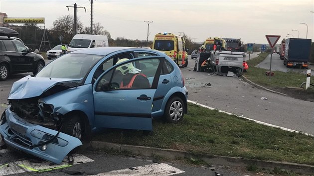 Pi srce citronu s minibusem u Mikulova se zranilo est lid, o ti hodiny pozdji se na stejn kiovatce stala dal nehoda se tymi zrannmi.