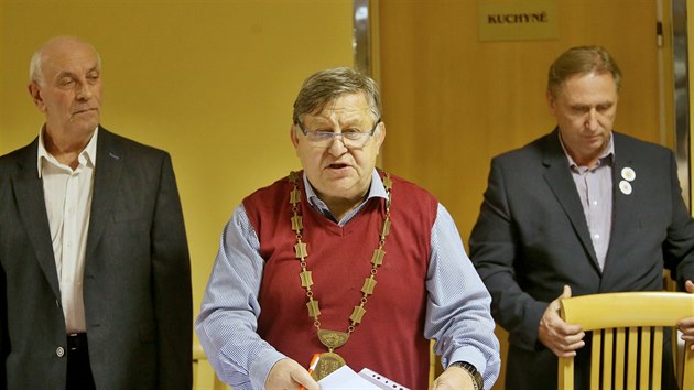 Jan Hradil (uprosted) po estncti letech skonil jako starosta jezdu u Brna.