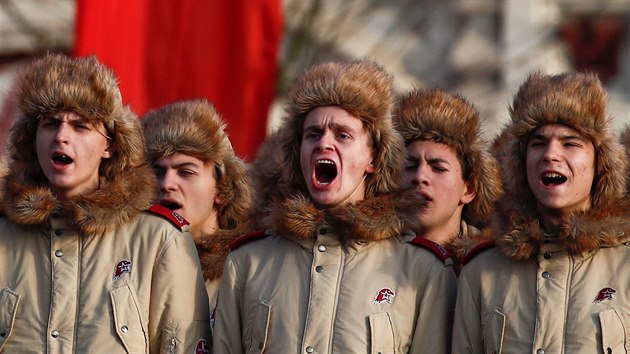 Na Rudm nmst v Moskv se konala slavnostn pehldka v historickch uniformch vnovan 77letmu vro sovtskho protitoku na nmeck vojska u metropole v roce 1941. (7.11.2018)