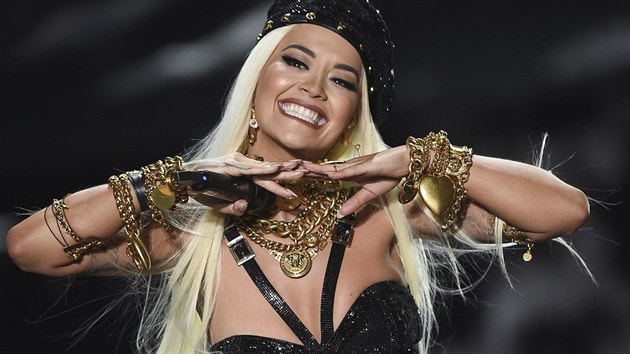 Zpvaka Rita Ora vystoupila na Victoria's Secret Fashion Show (8. 11. 2018, New York).