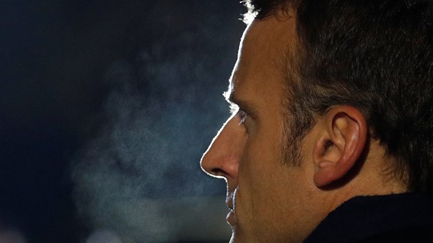 Emmanuel Macron vyznamen Phillippa Ptaina, francouzskho hrdinu a zrove zrdce