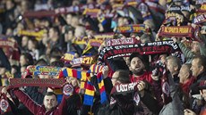 Fanoušci Sparty ženou své oblíbence za vítězstvím v 290. derby proti Slavii. Fanoušci Sparty ženou své oblíbence za vítězstvím v 290. derby proti Slavii.