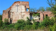 Zeď presbytáře - jediný zbytek impozantního chrámu Zeď presbytáře - jediný zbytek impozantního chrámu