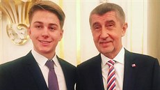 Premiér Andrej Babiš se studentem Adamem Stanislavem, který ho pozval na své... Premiér Andrej Babiš se studentem Adamem Stanislavem, který ho pozval na své...