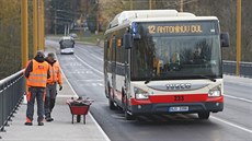 Novinkou je pruh vyčleněný pro vozy MHD a cyklisty. Novinkou je pruh vyčleněný pro vozy MHD a cyklisty.