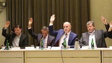 Nově zvolené nejužší vedení Havlíčkova brodu. Zleva místostarostové Libor... Nově zvolené nejužší vedení Havlíčkova brodu. Zleva místostarostové Libor...