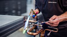 Hauser si cení manuální zručnosti a nabízí různorodou práci. Hauser si cení manuální zručnosti a nabízí různorodou práci.