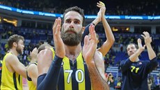 Fenerbahce slaví výhru nad Bayernem Mnichov. S íslem 70 Gigi Datome.