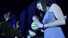 Barbora Hermannová (vpravo) a Markéta Nausch Sluková se na galavečeru federace... Barbora Hermannová (vpravo) a Markéta Nausch Sluková se na galavečeru federace...